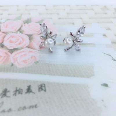 Two Earrings ear studs anti allergy zircon pearl on the left and right side of the Korean version of Earrings fashion simple lady Earrings