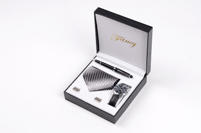 Men's fashion gift box holiday gift watch, tie, cufflink set