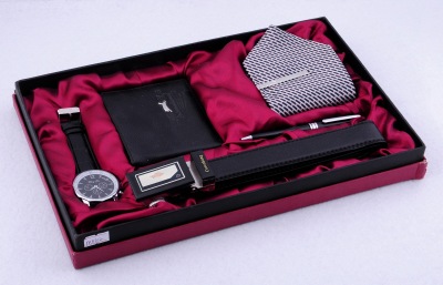 Creative and fashionable gift set for men belt, watch, tie and purse are suitable for various occasions