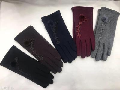 In autumn and winter, warm and velvet gloves can not be down velvet gloves, lace ermine fur ball and rabbit fur ball touch screen gloves