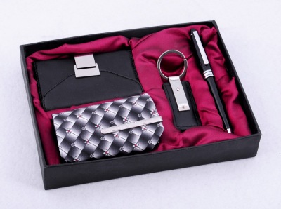 Contracted men's gift box, card clip, tie, key chain, pen set manufacturer's low - price foreign trade wholesale
