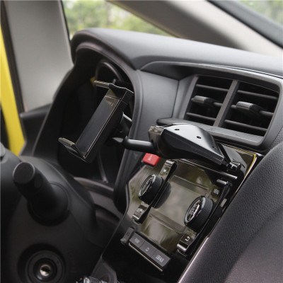 Car CD mouth general 360 ° rotating mobile car navigator stent manufacturers car holder