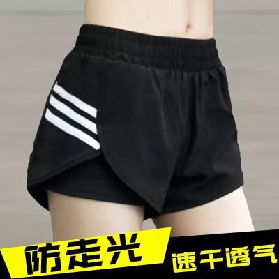 The new summer vacation includes two pieces of lateral white stripe sports outdoor yoga shorts