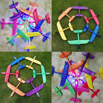 New children's hand-tossed aircraft web celebrity toy foam glow outdoor throwing glider toy random color