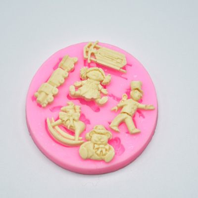 Baked baby Trojan train doll puppet soldier silicone cake mold chocolate cake mold