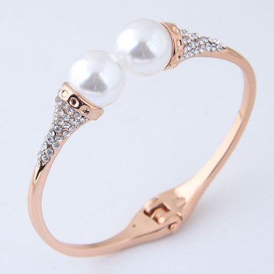 Delicate European and American fashion concise elegant pearl personality lady opening bracelet