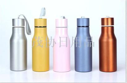 vacuum rope holding sports thermos fashion sports， beautiful and elegant