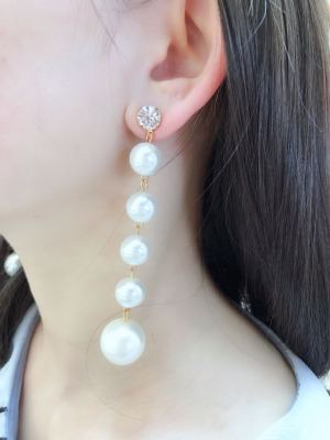 Creative simple and decent fashion brand pearl with diamond earrings