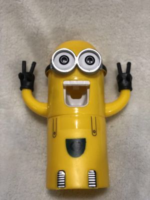 Tiktok Same Style Minions Automatic Toothpaste Gadget Cute Cartoon Punch-Free Wall-Mounted Toothbrush Rack