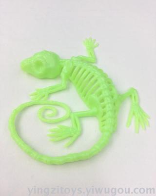 Funny Realistic Luminous Gecko Skeleton Halloween Spoof Decorations Bar Spoof Ornaments