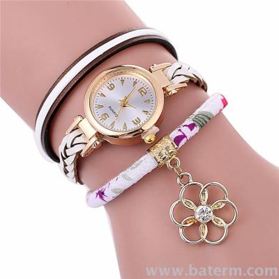 2019 new fashion winding ethnic floral pendant multi-level ladies bracelet watch with long strap watch
