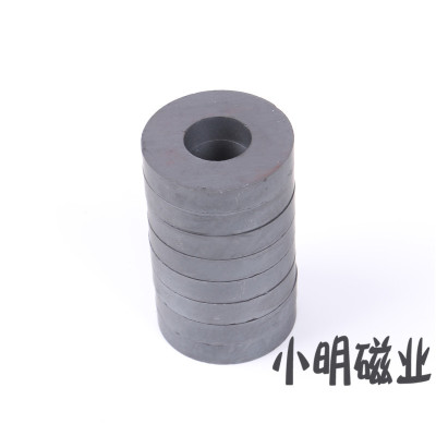 Manufacturers direct circular ferrite magnet horn magnetic general magnetic strength with hole black magnet