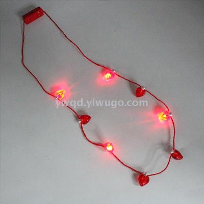 ZD Foreign Trade Popular Style Manufacturers Accept Customized Christmas Products LED Luminous Small Peach Heart Necklace Atmosphere Layout