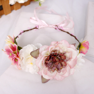 The new bride's wreath is a flower fairy hair band