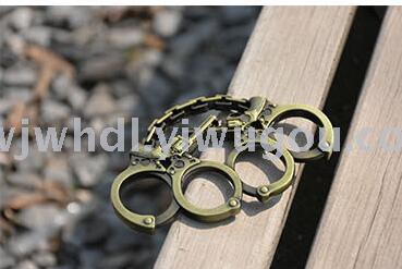 Wholesale and retail high-end outdoor martial arts supplies double gun four finger buckle, finger tiger,