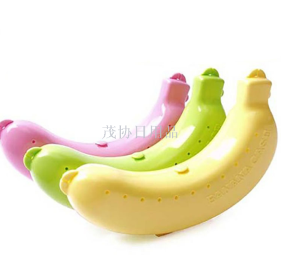 Creative portable Korean travel accessories banana box storage box plastic banana protective storage box