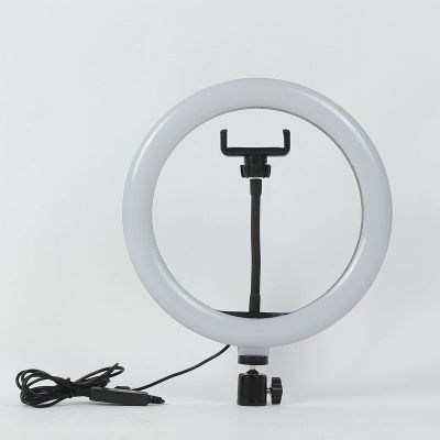 The anchor took self-portrait live on his mobile phone. LED fill light beauty beauty light pole-free dimming ring fill light 26cm