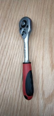 Ratchet wrench for hardware tools
