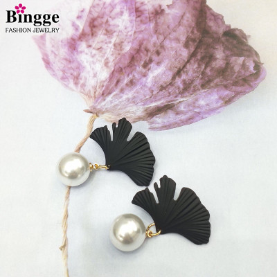 Europe and the United States simple black lacquer earrings white pearl earrings drop personality temperament hipster earrings joker earrings for women