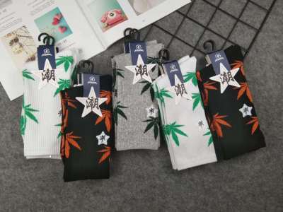 Men's socks students socks maple leaf men's sports socks high rubber socks men's socks blue ball socks skateboard 