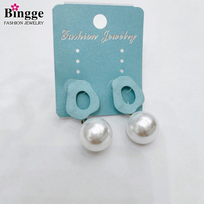 Fashion irregularly round ear nail Europe, America, Japan and South Korea trend new temperament joker earrings white pearl pendant