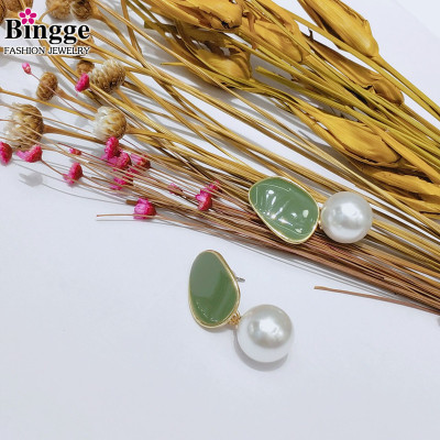 Korean INS style retro green drop oil earrings temperament exaggerated geometry joker with women with pearl pendant trend