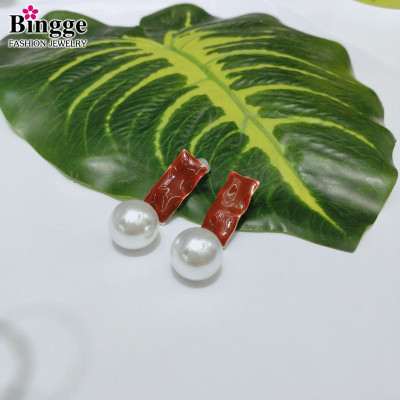 European and American foreign trade 2019 new temperament projected people earrings red ear nails white pearl pendant manufacturers direct sales