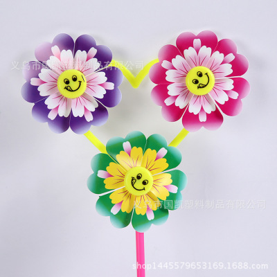 Street shops selling three rounds of smiling windmill kindergarten decoration garden decoration toy windmill