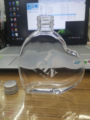 200 ml heart of glass bottle