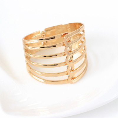 2019 New Boutique European and American Fashion Metal Trend Simple Versatile Exaggerated Dignified Generous Style Bangle Bracelet