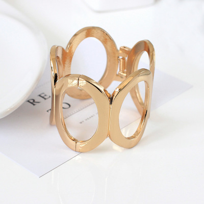 The New 2019 boutique European and American fashion metal trend simple joker exaggerated temperament atmosphere bracelet bracelet