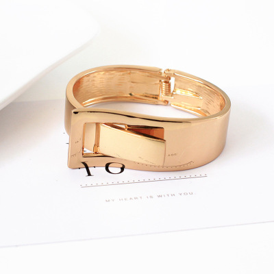 The New 2019 boutique European and American fashion metal trend simple joker exaggerated temperament atmosphere bracelet bracelet