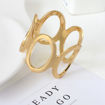 New Boutique European and American Fashion Metal Trend Simple Versatile Exaggerated Dignified Generous Style Bangle Bracelet