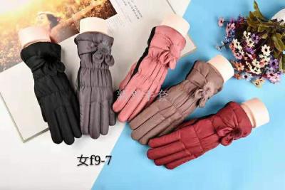 Stock clothing gloves are warm and non-slip gloves