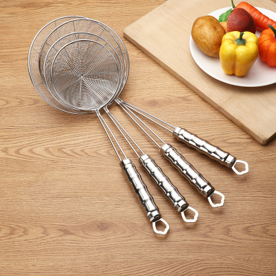 Manufacturer wholesale kitchen tools mesh leakage multi - specification stainless steel slotted spoon, multi - function kitchen long handle line leakage