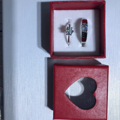 Open couples ring red box packaging