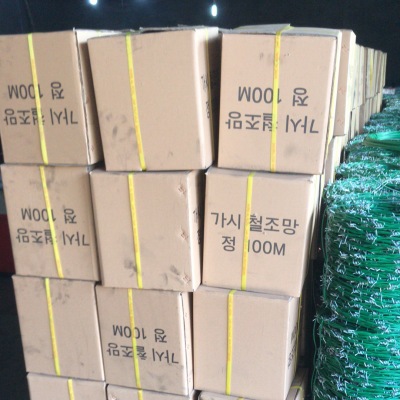 Plastic coated barbed wire 100m length/roll specifications customized factory direct sell PVC green coated barbed wire