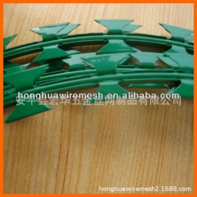 Green plastic coated razor barbed wire protection metal mesh bto-22 bayonet net factory direct sales