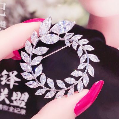 Branch Garland round Brooch Korean Style Men's and Women's Zircon Pin Cardigan Shawl Buckle Pendant Buckle Businese Suit Accessories Corsage