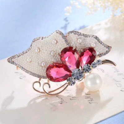 2018 Korean Style Red Zircon Butterfly Brooch Fashion Women Pin Cardigan Shawl Buckle Suit Clothing Accessories Corsage