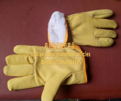 Protective gloves leather Protective gloves sheepskin and fleece Protective gloves