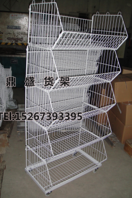 The supermarket disassemble the wire cage to fold the cage net cage bread cage