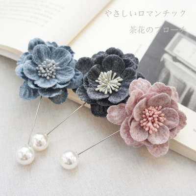 English and Korean fashion camellia brooch small pearl brooch woolen Korean pearl brooch