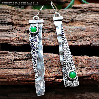 Rong Yu Wish Hot Selling Style S925 Vintage Thai Silver Sickle Serrated Ear Pendant Inlaid Green Chalcedony Creative Earrings