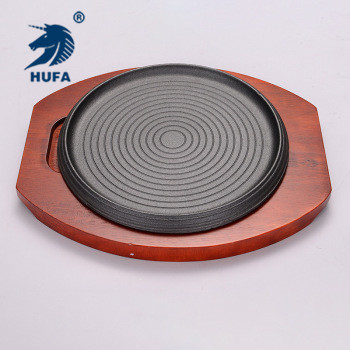 Factory Direct Sales Barbecue Plate Luxury Red Wood Board Cast Iron Baking Pan Restaurant Hotel Korean round Iron Dish Wholesale