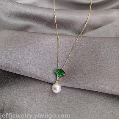 Elegant High-Grade Retro Green Ginkgo Leaf Pearl Necklace Clavicle Chain Neck Accessories Simple Fan-Shaped Necklace