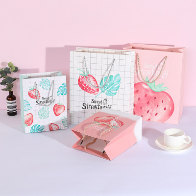 High-End Gift Bag Spot Strawberry Fresh White Cardboard Handbag Dessert Clothing Holiday Paper Bag Can Be Customized