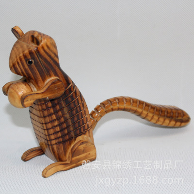 Factory Direct Sales Natural Pine Wood Squirrel Model Wooden Squirrel Ornaments Wood Squirrel Hot Sale at Scenic Spot