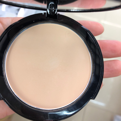 Clear Nude Makeup/American Hot Selling Counter Professional Makeup BH Powder Foundation Integrated 13G