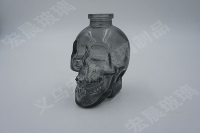 Manufacturers direct multi - capacity bayonet skull glass bottle glass skull decoration spray processing